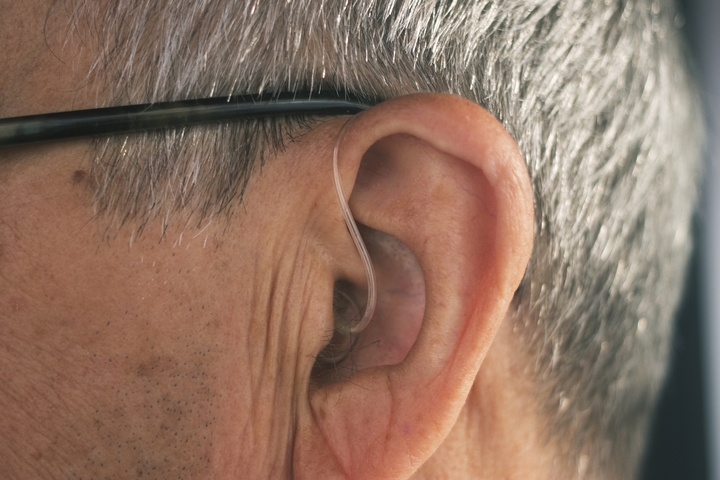 8 POTENTIAL SIGNS OF AN EAR INFECTION PROBLEM